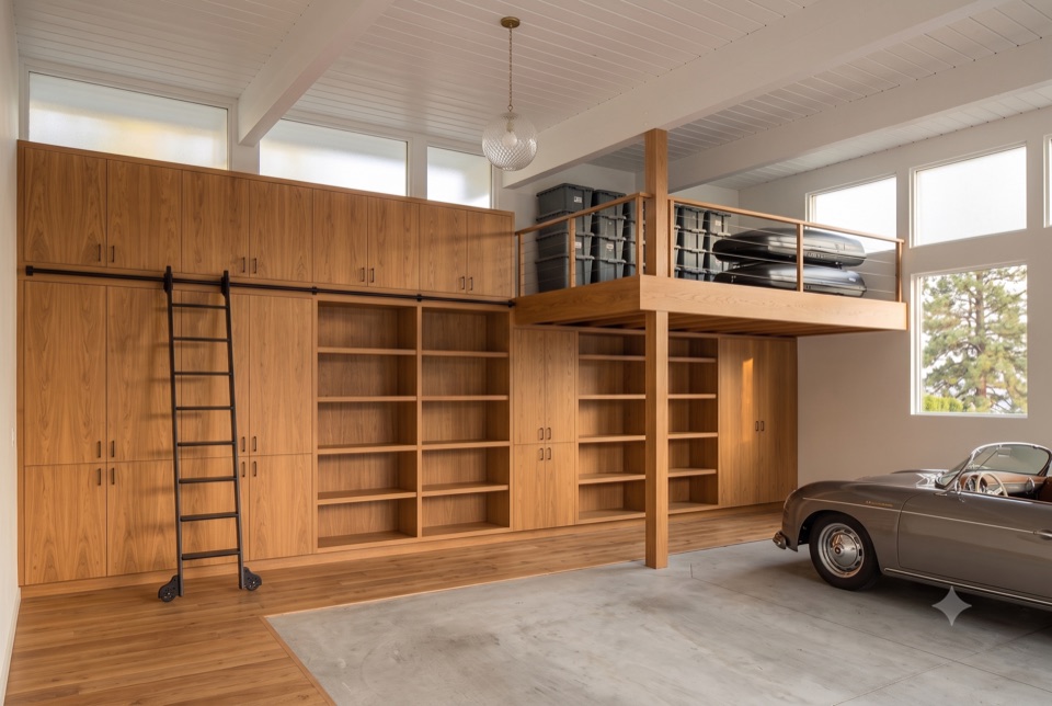 Garage C: storage wall + mezzanine.