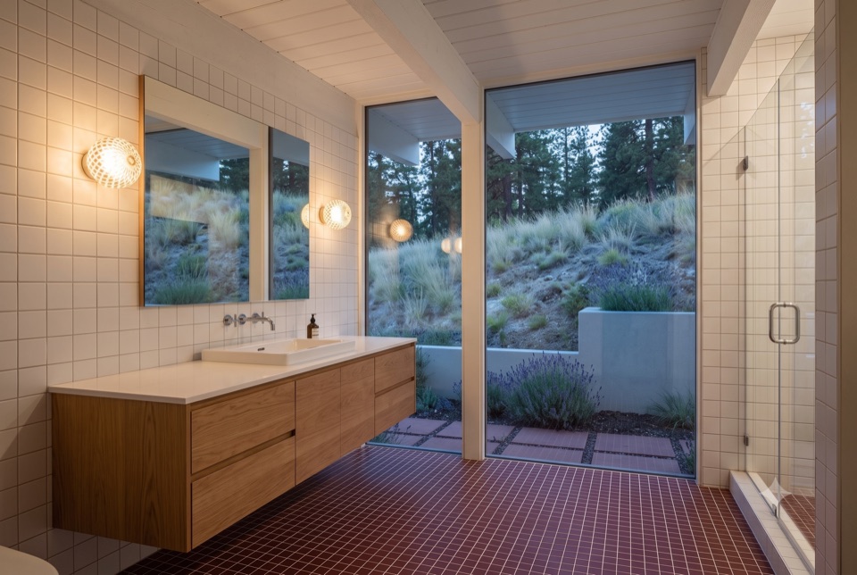 Guest bath.