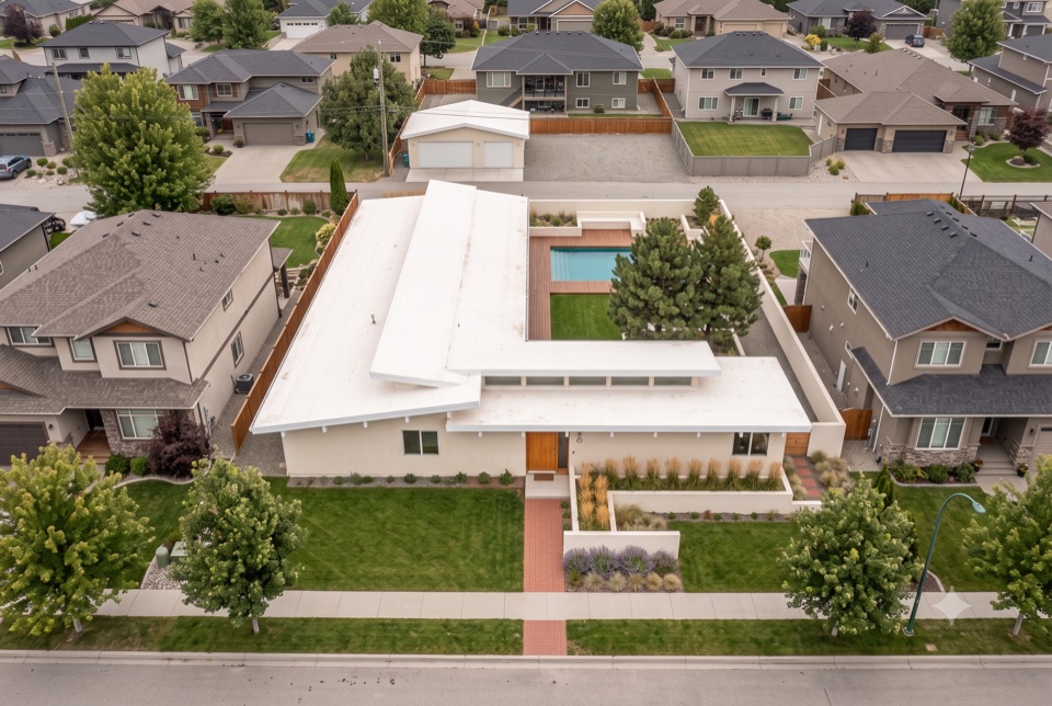 The flat suburban lot, L around a courtyard.