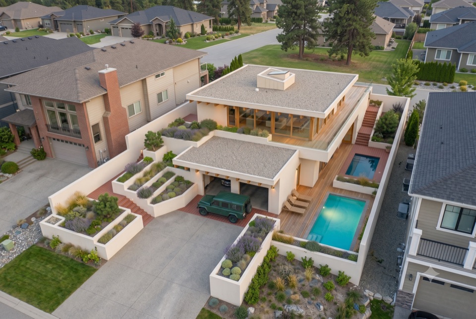 On a flat lot: half-sunken court.