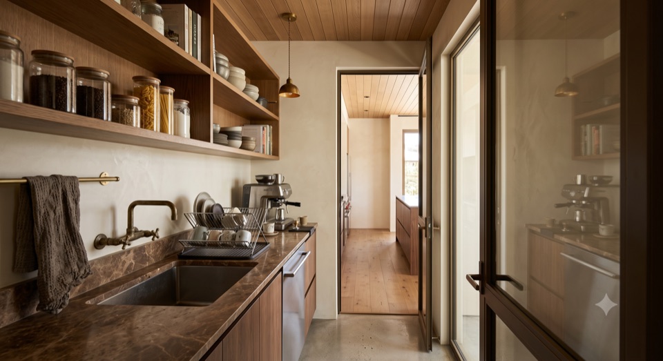 The working scullery behind the kitchen.